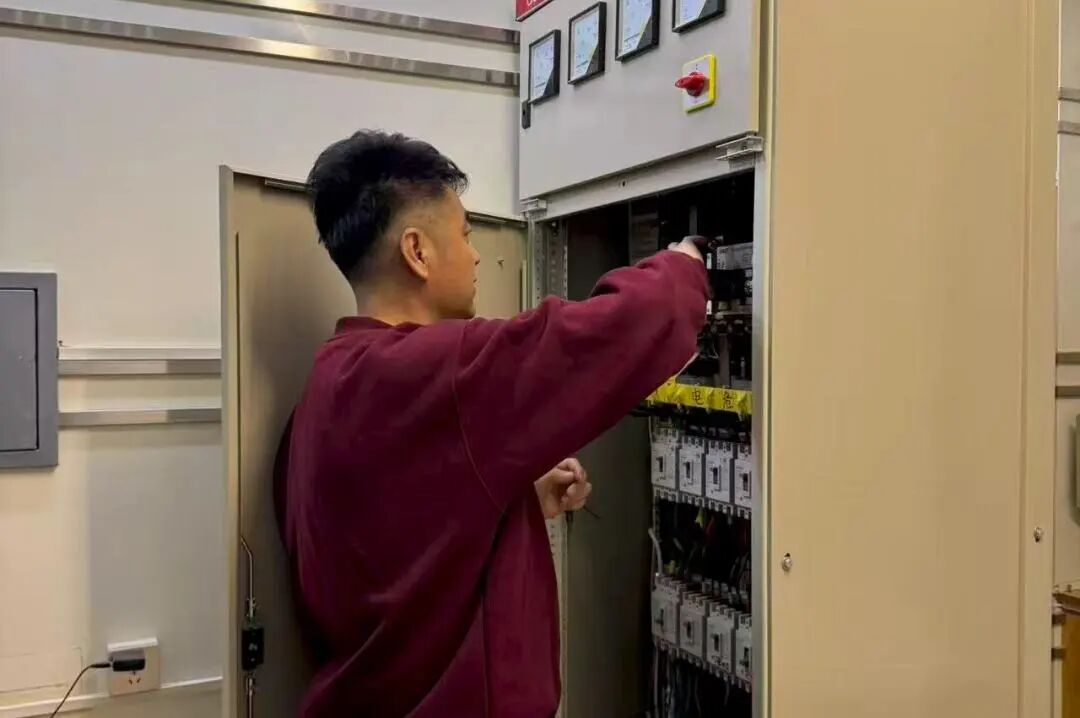 1760277296208187.jpg 1760277296208187.jpg